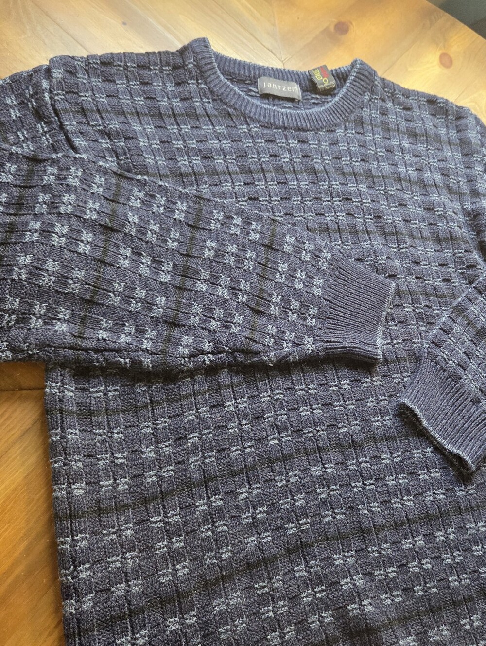 Vintage Jantzen Men's Blue Knit Crewneck Sweater - Small
